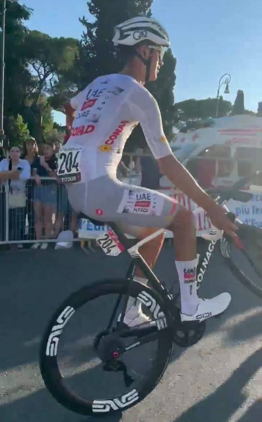 Claudia Sheinbaum felicita a Isaac del Toro por histórico segundo lugar en el Giro de Italia