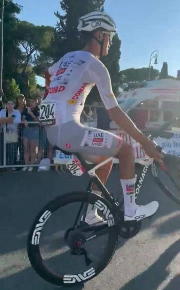 Claudia Sheinbaum felicita a Isaac del Toro por histórico segundo lugar en el Giro de Italia