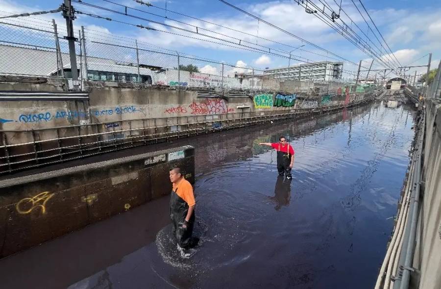 Línea A del Metro CDMX opera de forma provisional por inundación en vías; cinco estaciones cerradas