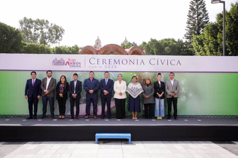 Lupita Cuautle encabezó la ceremonia cívica del mes de junio