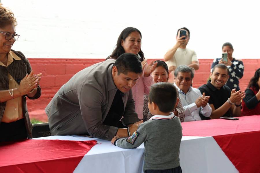 Entrega Omar Muñoz obras de rehabilitación en CAIC de Almecatla