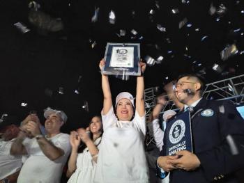 Mazatlán rompe Récord Guinness con el sashimi de atún más largo del mundo