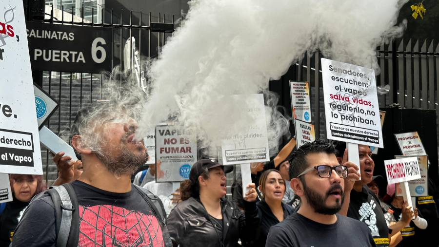 Urge incluir regulación para vaporizadores dentro de leyes secundarias, señalan activistas; protestan frente a Senado