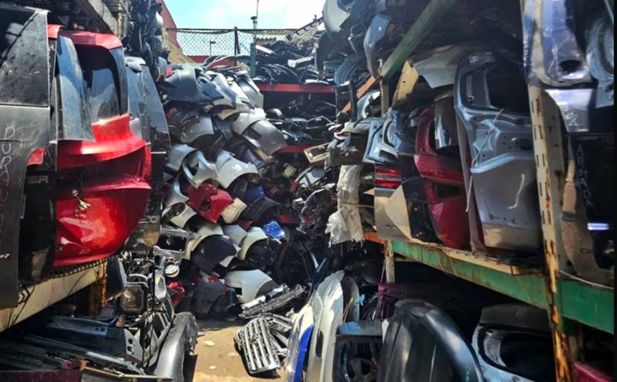 Decomisan más de 203 toneladas de autopartes robadas en cateos en CDMX; hay dos detenidos
