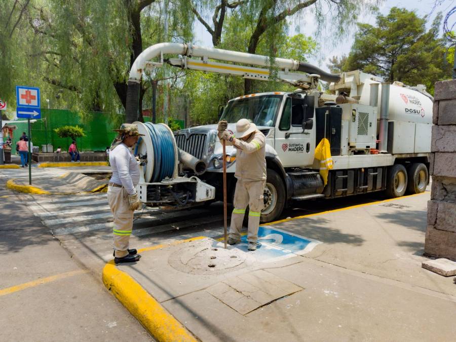 Janecarlo Lozano refuerza limpieza hidráulica en hospitales para prevenir inundaciones en temporada de lluvias en Gustavo A. Madero