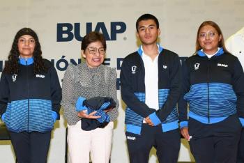 Abandera Lilia Cedillo a la delegación BUAP para los Juegos Deportivos Nacionales