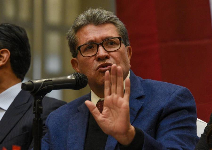 Ricardo Monreal defiende a Christopher Landau tras controversia con militante de Morena