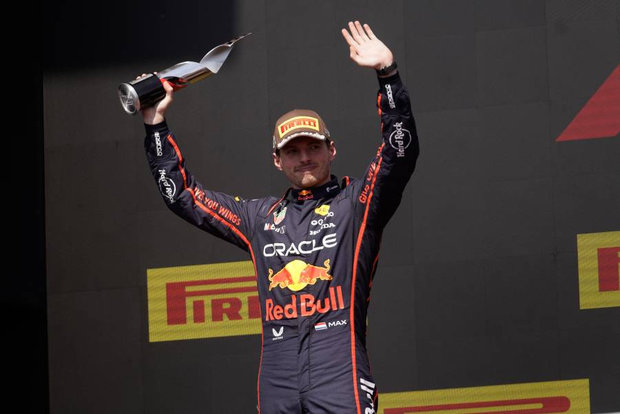 Russell se impone en Canadá, los McLaren se tocan entre sí