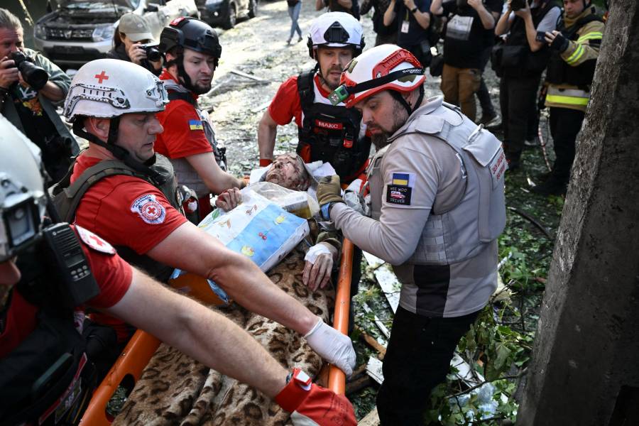 Ataques rusos matan a 14 personas y hieren a decenas en Kyiv