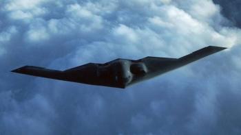 Bombarderos B-2 de EE.UU. se movilizan hacia el Pacífico mientras Trump sopesa ataque contra Irán