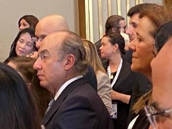 Fernández Noroña asiste a audiencia del Papa León XIV y se topa con Felipe Calderón en Roma