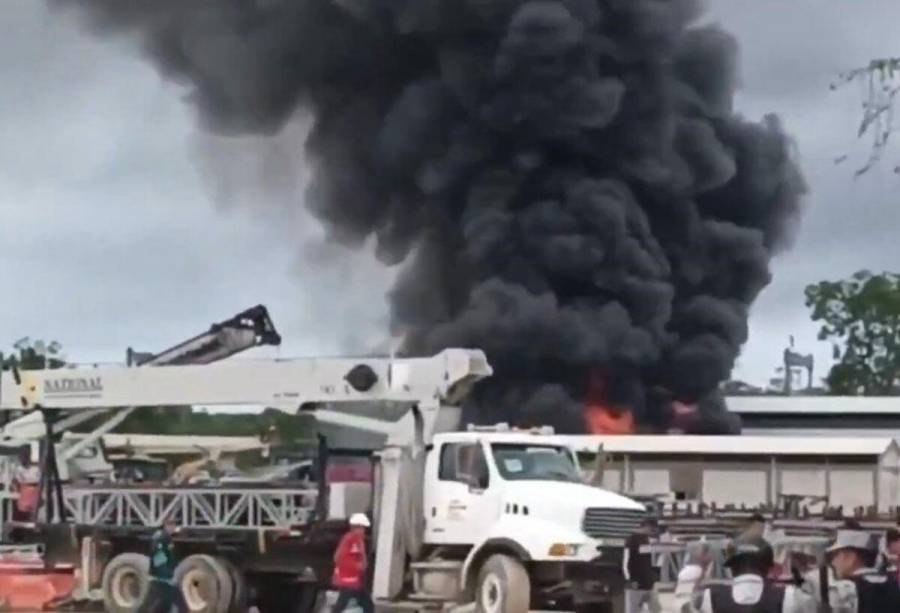 Explosión de pipa desata incendio en campamento del Tren Maya en Quintana Roo