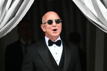 Jeff Bezos y Lauren Saacutenchez se dan el siacute quiero en Venecia