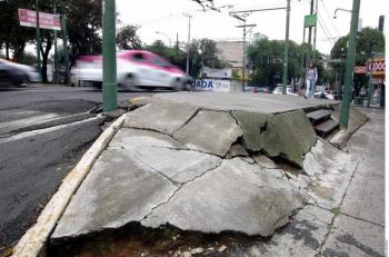 Sheinbaum afirma que se da seguimiento a hundimientos y grietas en CDMX tras alerta de la UNAM