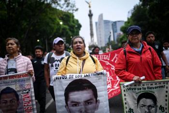 Padre de normalista exige no hacer pública investigación del caso Ayotzinapa