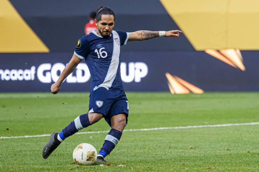 Luis Fernando Tena lleva a Guatemala a semifinales de la Copa Oro 2025