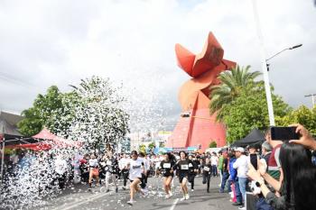 Corren niñas, niños y jóvenes de Nezahualcóyotl en la Carrera Nacional por la Salud