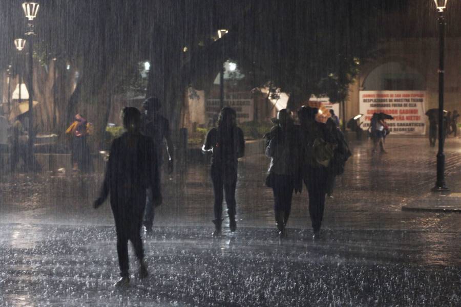 Veracruz activa 11 albergues temporales por paso de tormenta Barry