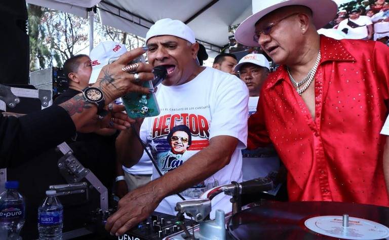 Con 50 sonideros y cientos de bailarines, Tepito rinde homenaje a Héctor Lavoe al ritmo de salsa y resistencia