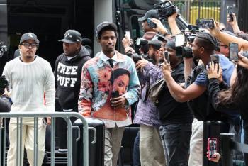 Lágrimas, oraciones y circo en el juicio de P. Diddy