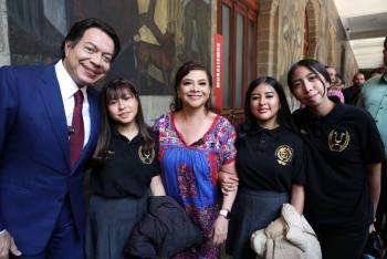 Gobierno entrega 189 mdp en Tarjetas del Bienestar para rehabilitar 135 bachilleratos en CDMX