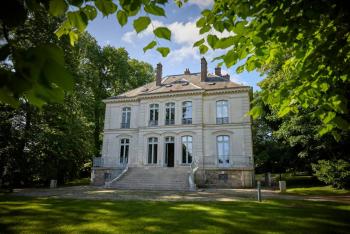 La casa de campo en Francia de Lagerfeld, vendida en una subasta por casi 4,7 millones de euros