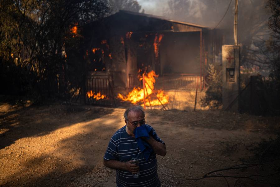 Nuevo incendio golpea regi&oacute;n cercana a Atenas