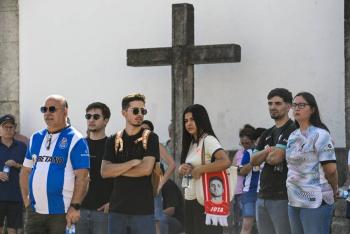 Decenas de personas rinden homenaje a la estrella del Liverpool Diogo Jota en Portugal