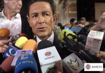 Fernando Colunga reacciona a las escenas candentes con Andrea Legarreta