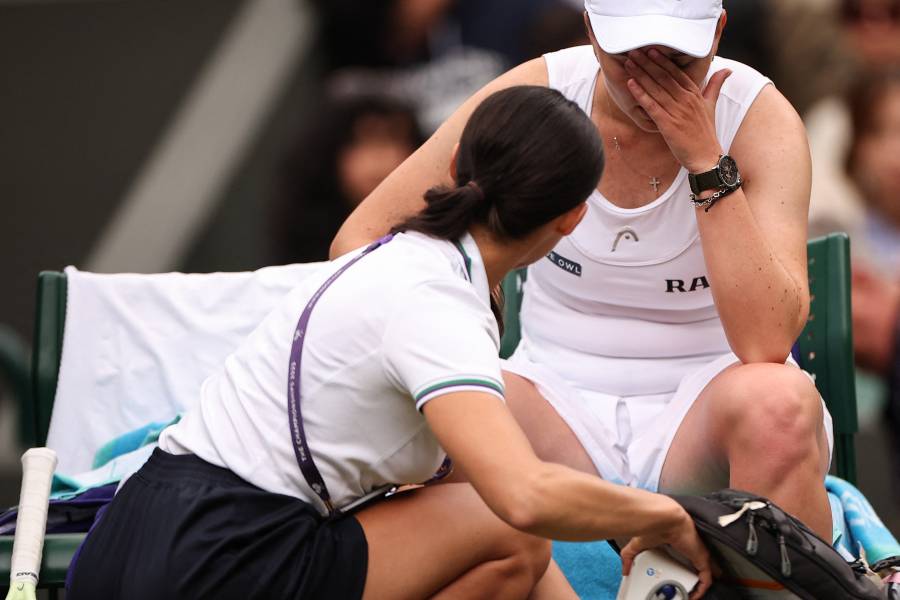 La excampeona Rybakina se retira de Wimbledon