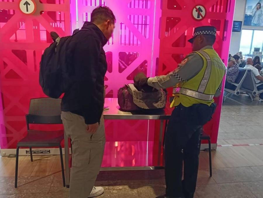 Guardia Nacional asegura cargamento de narcóticos en aeropuerto de Querétaro   