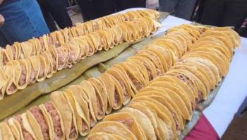 Actopan rompe Récord Guinness con la línea de tacos de barbacoa más larga del mundo