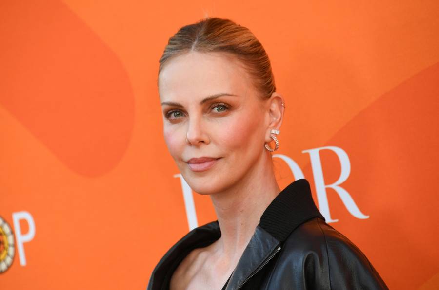 Charlize Theron confiesa su mejor experiencia íntima con un joven de 26 años