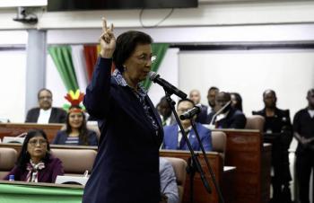 Parlamento elige a Jennifer Geerlings-Simons como primera presidenta de Surinam