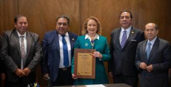 Ministra Yasm&iacute;n Esquivel es reconocida como pilar de la democracia judicial en M&eacute;xico