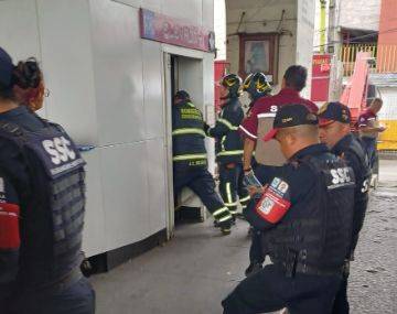 Rescatan a persona atrapada en elevador de la Línea 1 del Metro CDMX