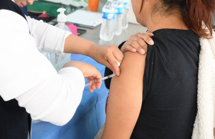 Soledad lleva vacunación preventiva a escuelas primarias con apoyo del IMSS Bienestar