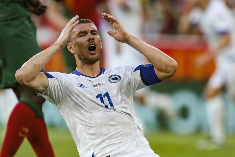 Dzeko, de 39 años, regresa a la Serie A con Fiorentina 