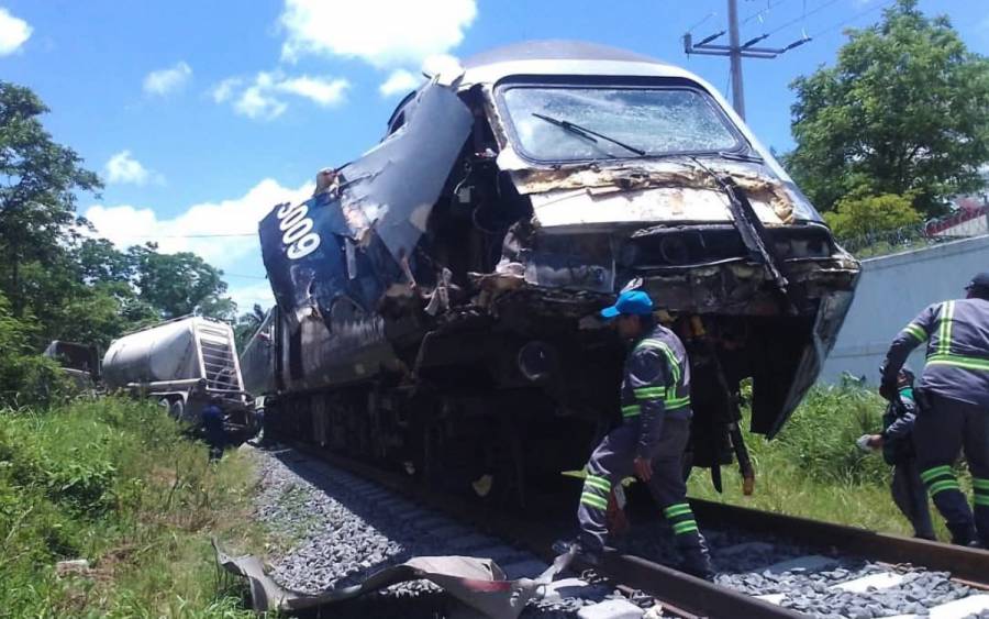 Tren Interoceánico choca con tráiler en Macuspana, Tabasco; no se reportan heridos  