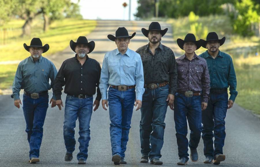 Intocable conquista su 21º número 1 en la lista Regional Mexican Airplay