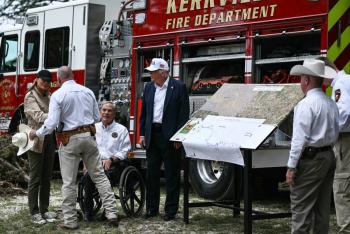 Trump viaja a Texas, devastado por las inundaciones