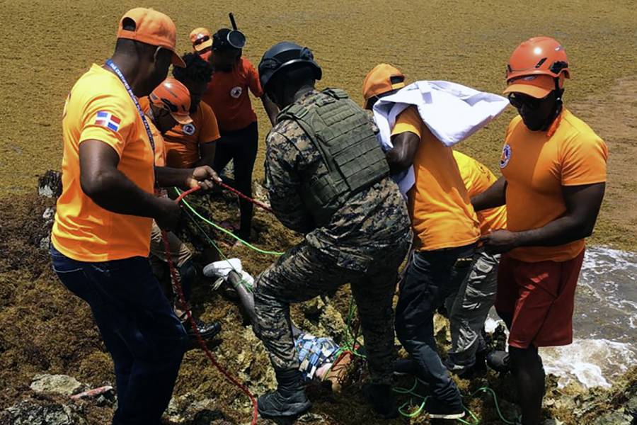 Prosigue búsqueda de desaparecidos en naufragio en Dominicana con la esperanza de un 