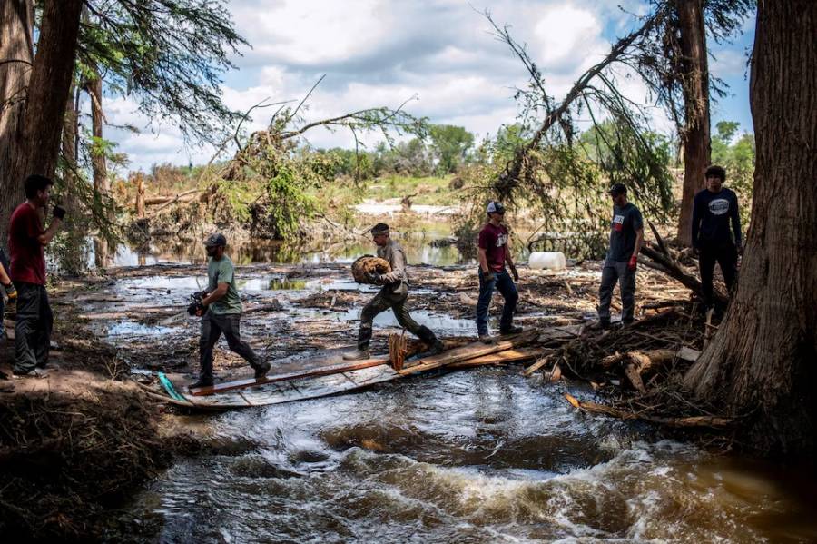 Matrimonio mexicano muere tomado de la mano durante inundaciones en Texas   