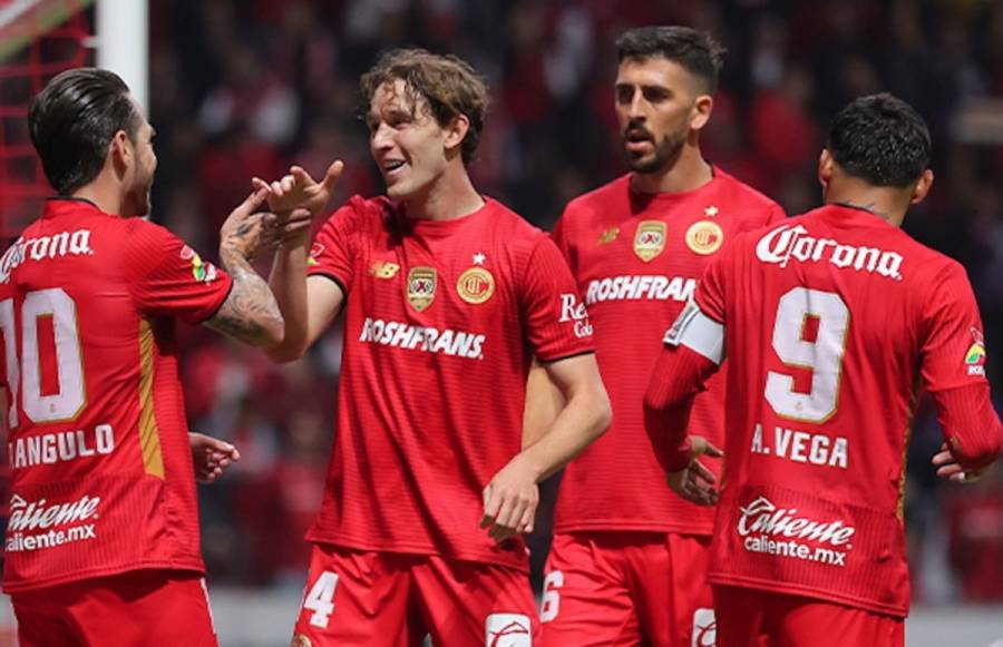 Toluca remonta y vence al Necaxa en su debut como campeón