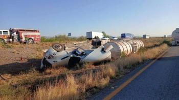 Vuelca pipa con combustible en México‑Pachuca; autopista cerrada y caos vial en Tlalnepantla