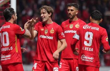 Toluca remonta y vence al Necaxa en su debut como campeón