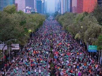 Récord histórico y más de 30 mil corredores marcan la edición 18 del Medio Maratón CDMX BBVA 2025