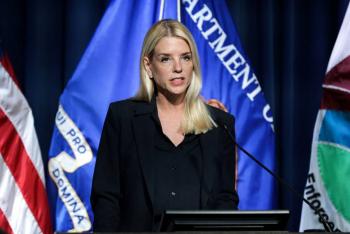 Fiscal general de EEUU acusa a migrantes de hacer 