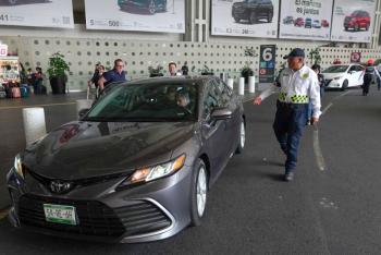 Catean estacionamiento en Terminal 2 del AICM; autoridades recuperan dos vehículos robados