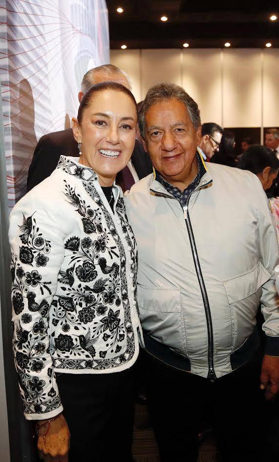 Sheinbaum se reúne con Higinio Martínez en Palacio Nacional